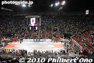 Singing the national anthem.
Keywords: tokyo koto-ku ward ariake Coliseum bj league pro basketball osaka evessa higashi-mikawa hamamatsu phoenix cheerleaders