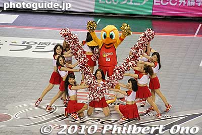 Phoenix Firegirls and mascot form a V. 
Keywords: tokyo koto-ku ward ariake Coliseum bj league pro basketball osaka evessa higashi-mikawa hamamatsu phoenix cheerleaders