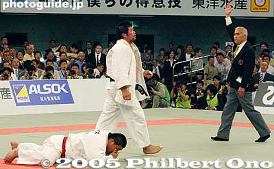 Muramoto wins
Keywords: tokyo budokan kudanshita judo