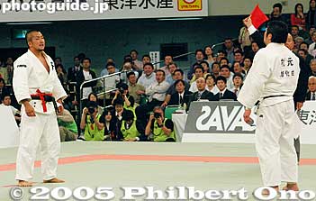 Keiji Suzuki wins by hantei.
Keywords: tokyo budokan kudanshita judo keiji suzuki