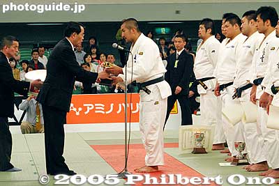 Awards ceremony
Keywords: tokyo budokan kudanshita judo keiji suzuki