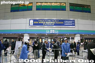 Front entrance to Tokyo Dome. Japan plays its first WBC game and the opponent is China.
Keywords: tokyo dome world baseball classic