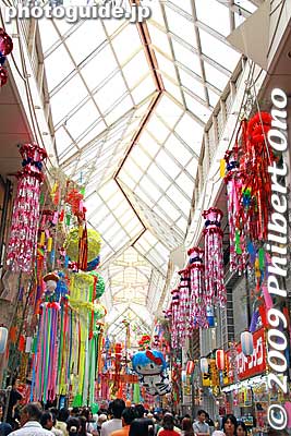 The festival attracts a huge crowd, and the decorations have much improved since the last time I saw this years ago.
Keywords: tokyo suginami-ku asagaya tanabata matsuri festival star 