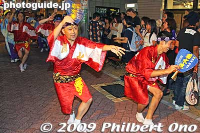 Keywords: tokyo suginami-ku koenji awa odori dancers matsuri festival women 