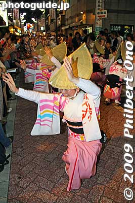 Keywords: tokyo suginami-ku koenji awa odori dancers matsuri festival women 