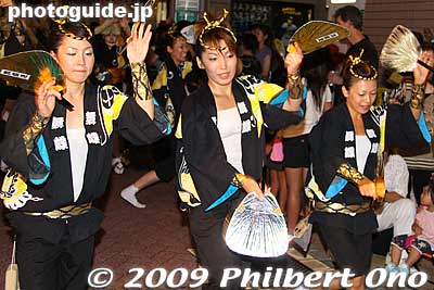 Maicho-ren (Koenji) 舞蝶連
Keywords: tokyo suginami-ku koenji awa odori dancers matsuri festival women 