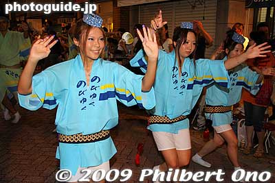Nobiyuku-ren (Koenji) のびゆく連
Keywords: tokyo suginami-ku koenji awa odori dancers matsuri festival women 
