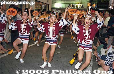 The troupe can consist of children (as young as age 2 or 3), women, and men.
The Awa Odori originated 400 years ago in Tokushima Prefecture (in Shikoku) where it is one of Japan's most famous festivals. Although it is not as large as the one in Tokushima, the Koenji Awa Odori in Tokyo has become a major summer festival in Tokyo.
Keywords: tokyo suginami-ku koenji awa odori dance