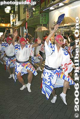 The men look more like the "fools."
Keywords: tokyo suginami-ku koenji awa odori dance