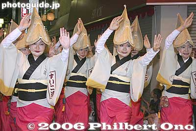 The dancers wear a light kimono and half-moon straw hats.
Keywords: tokyo suginami-ku koenji awa odori dance