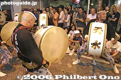 Taiko drummers jamming. Tensui-ren 天水連
Keywords: tokyo suginami-ku koenji awa odori dance festival