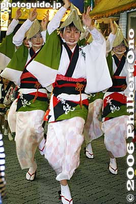 They shout, "Yattosa Yatto Yatto Yoisa Yattosa"
Keywords: tokyo suginami-ku koenji awa odori dance festival matsuri woman women kimono