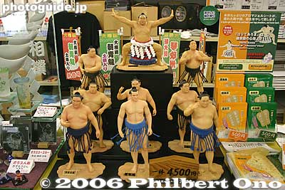 Sumo figurines.
Keywords: tokyo sumida-ku ryogoku kokugikan sumo