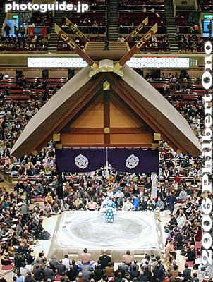Sumo ring and suspended roof (no pillars).
Keywords: tokyo sumida-ku ryogoku kokugikan sumo japankokugikan