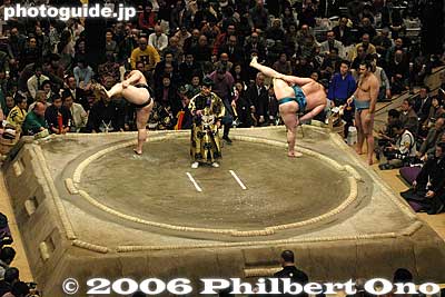 Sumo ring (dohyo). A new sumo ring is constructed for every tournament. [url=http://photoguide.jp/pix/thumbnails.php?album=730]See sumo tournament photos here.[/url]
Keywords: tokyo sumida-ku ryogoku kokugikan sumo japankokugikan