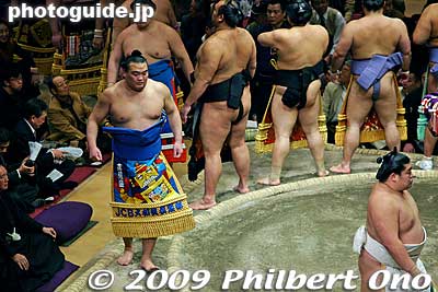 Takamisakari is one of the more popular rikishi.
Keywords: tokyo sumida-ku ward ryogoku kokugikan sumo tournament ozumo rikishi wrestlers 