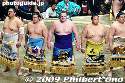 Baruto, from Estonia, at the center. He's well on his way to become Ozeki. There are many foreign sumo wrestlers. Unfortunately, there are none from Hawaii. Mostly Europeans and Mongolians.
Keywords: tokyo sumida-ku ward ryogoku kokugikan sumo tournament ozumo rikishi wrestlers japankokugikan japansumo