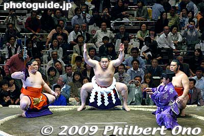 Keywords: tokyo sumida-ku ward ryogoku kokugikan sumo tournament ozumo rikishi wrestlers