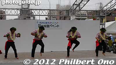 Male (kane) hula dancers at Tokyo Skytree.
Keywords: tokyo sumida ward sky tree hula dancers