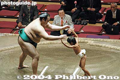 A retirement ceremony for an important sumo wrestler includes a variety of activities besides the actual ceremony of cutting away the topknot. It involves almost the entire Japan Sumo Association, and most wrestlers in the top three divisions (Makushita, Juryo, and Makunouchi) also appear in exhibition matches.
Keywords: tokyo ryogoku kokugikan sumo yokozuna musashimaru retirement japanchild