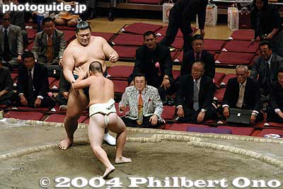 Ozeki Musoyama is defeated.
Keywords: tokyo ryogoku kokugikan sumo yokozuna musashimaru retirement