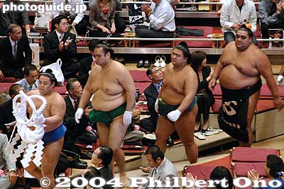 Musashimaru finally appears for a yokozuna belt demo
Keywords: tokyo ryogoku kokugikan sumo yokozuna musashimaru retirement