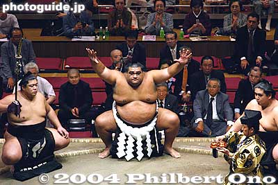 Musashimaru's final dohyo-iri
Keywords: tokyo ryogoku kokugikan sumo yokozuna musashimaru retirement