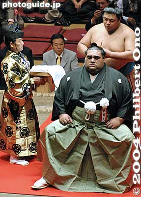 Snip by stablemate Ozeki Musoyama
Keywords: tokyo ryogoku kokugikan sumo yokozuna musashimaru retirement