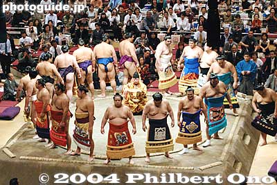 Makunochi dohyo-iri ring-entering ceremony
Keywords: tokyo ryogoku kokugikan sumo yokozuna musashimaru retirement