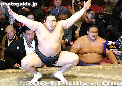Final match of the day with Yokozuna Asashoryu
Keywords: tokyo ryogoku kokugikan sumo yokozuna musashimaru retirement japansumo