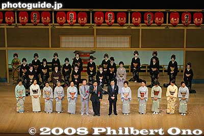 Since this was the final show (Oct. 29, 2008 at 3 pm), they all appeared on the stage with the organizers and said a few words.
Keywords: tokyo taito-ku ward asakusa odori geisha kimono women japanese dancers 