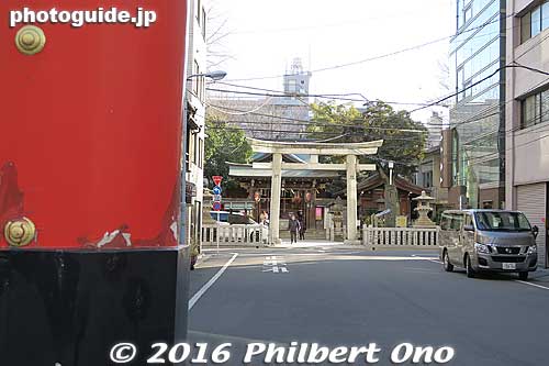 Shitaya Shrine is toward the end of the butsudan road. 下谷神社
Keywords: tokyo taito-ku asakusa