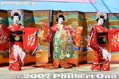 Great show
Keywords: tokyo taito-ku asakusa geisha oiran dochu sakura cherry blossom matsuri festival kimono woman