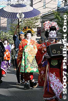 Keywords: tokyo taito-ku asakusa geisha oiran dochu sakura cherry blossom matsuri festival kimono woman