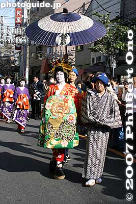 Bravo!
Keywords: tokyo taito-ku asakusa geisha oiran dochu sakura cherry blossom matsuri festival kimono woman