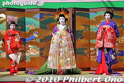 Keywords: tokyo taito-ku asakusa geisha oiran courtesan sakura cherry blossom matsuri festival kimono woman
