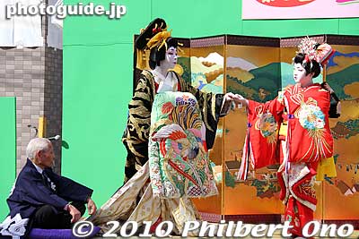 Keywords: tokyo taito-ku asakusa geisha oiran courtesan sakura cherry blossom matsuri festival kimono woman