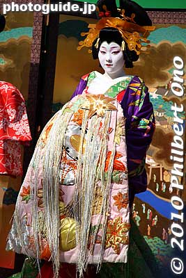 Oiran
Keywords: tokyo taito-ku asakusa geisha oiran courtesan sakura cherry blossom matsuri festival kimonobijin woman