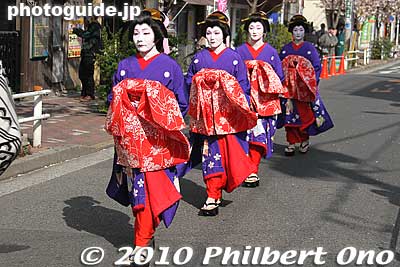 Ladies in waiting.
Keywords: tokyo taito-ku asakusa geisha oiran courtesan sakura cherry blossom matsuri festival woman