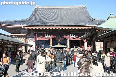 Hondo worship hall 本堂
Keywords: tokyo taito-ku asakusa kannon sensoji buddhist temple