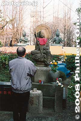 Keywords: tokyo taito-ku asakusa kannon sensoji buddhist temple prayer statue buddha