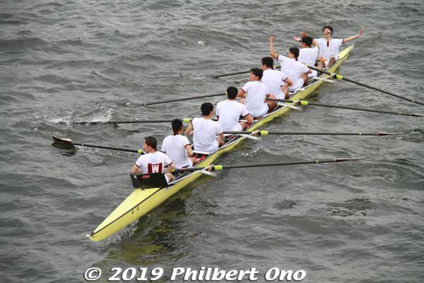 Waseda's cox (who controls the rudder) raising his arms in victory. They were crying, knowing how much pride and honor they have bestowed to their school.
Keywords: tokyo sumida river sokei Waseda Keio Regatta rowing boat