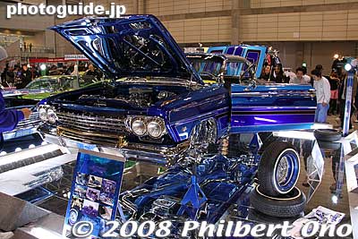 Show car with floor mirror. Note that this show does not feature female attendants, models, or "companions."
Keywords: tokyo chiba makuhari lowrider car show automobile vintage 