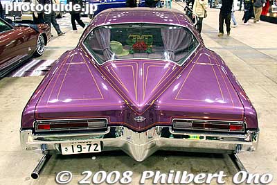 "Boat tail" of a 1972 Buick Riviera. They long stopped making cars like this.
Keywords: tokyo chiba makuhari lowrider car show automobile vintage 