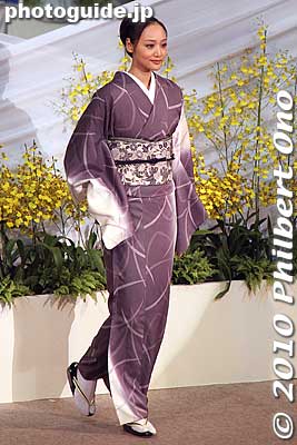 Keywords: tokyo bunkyo-ku dome Japan Grand Prix International Orchids Festival show flowers kimono women kimonobijin