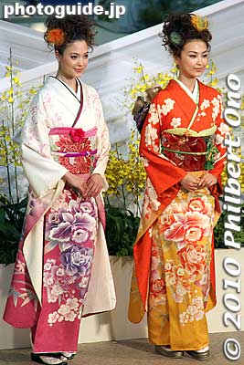 Keywords: tokyo bunkyo-ku dome Japan Grand Prix International Orchids Festival show flowers kimono women 