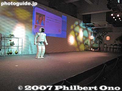 ASIMO also performed at the Great Robot Exhibition at the National Museum of Nature and Science in Ueno during Oct. 23, 2007 to Jan. 27, 2008.
Keywords: tokyo robotics show fair trade humanoid robots