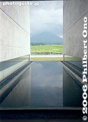 View of Mt. Daisen.
Keywords: tottori houki-cho ueda shoji photography museum