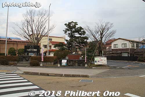 This street corner had a large monument for Yokozuna Kotozakura, a sumo wrestler from Kurayoshi.
Keywords: tottori kurayoshi shirakabe Utsubuki-Tamagawa