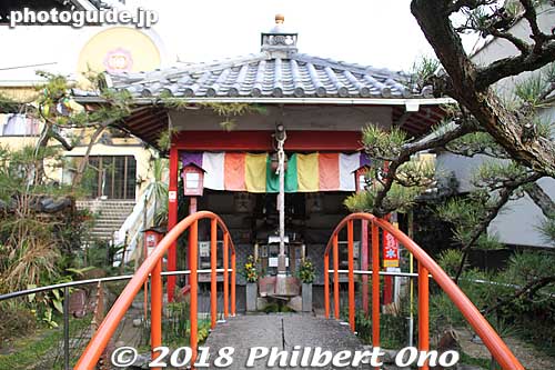 Benzaiten Hall next to Dairenji Temple. 弁財天堂
Keywords: tottori kurayoshi shirakabe Utsubuki-Tamagawa